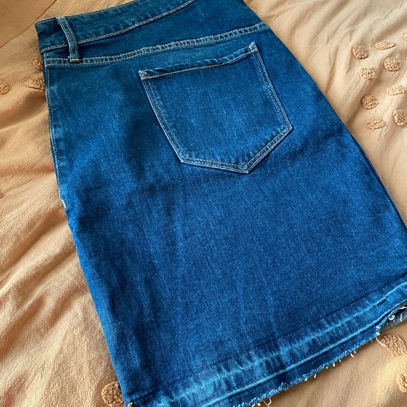 Old navy jean skirt. High rise secret smooth pockets - Picture 3 of 3